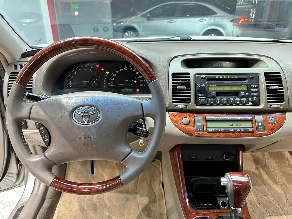 Toyota Camry 2004 — фото 16