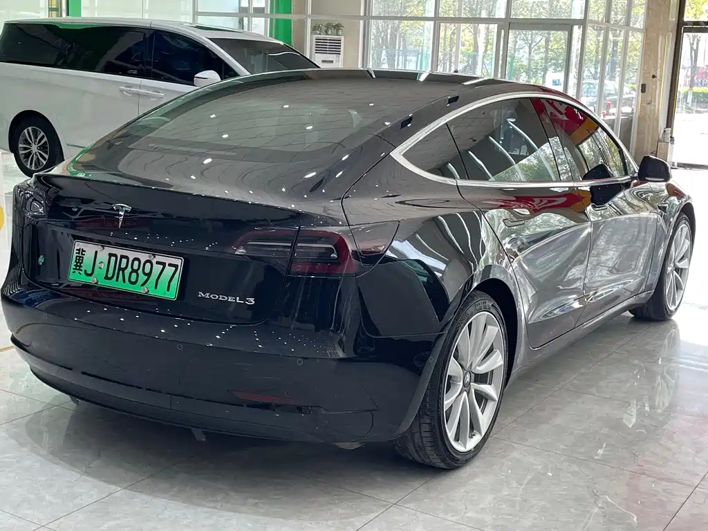 Tesla Model 3 2020 — фото 9