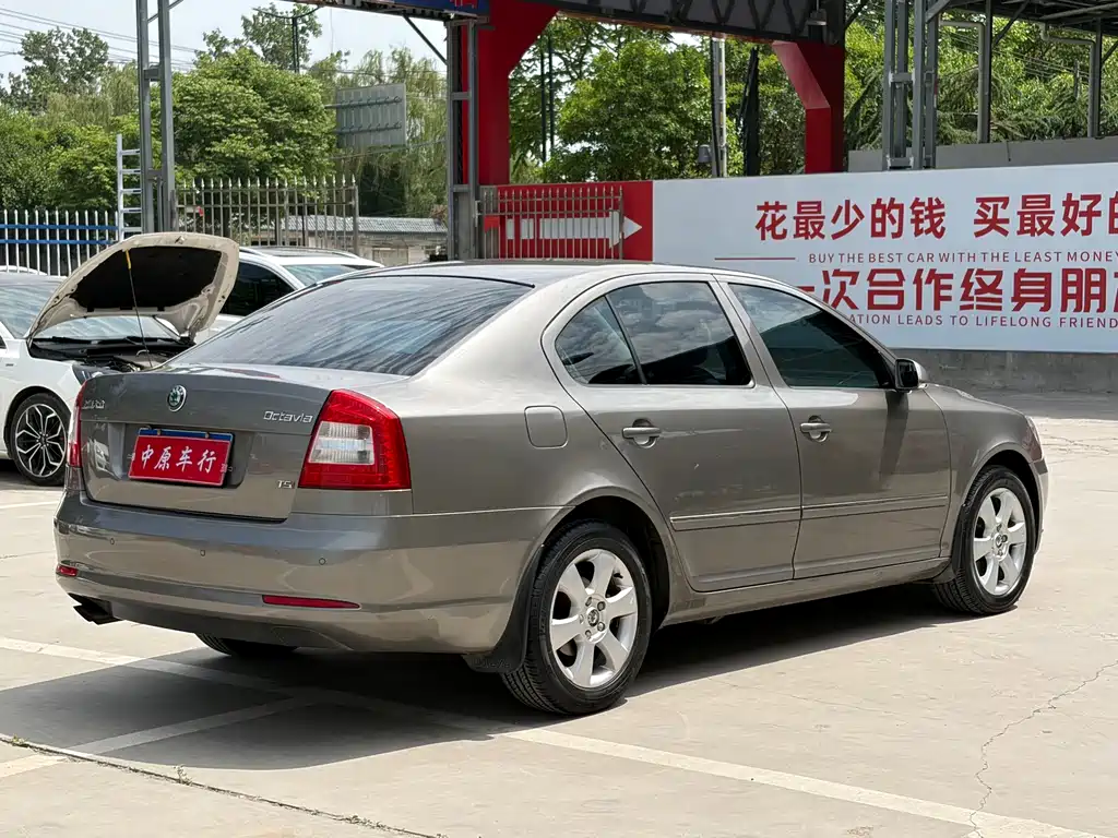 Skoda Octavia 2012 — фото 16