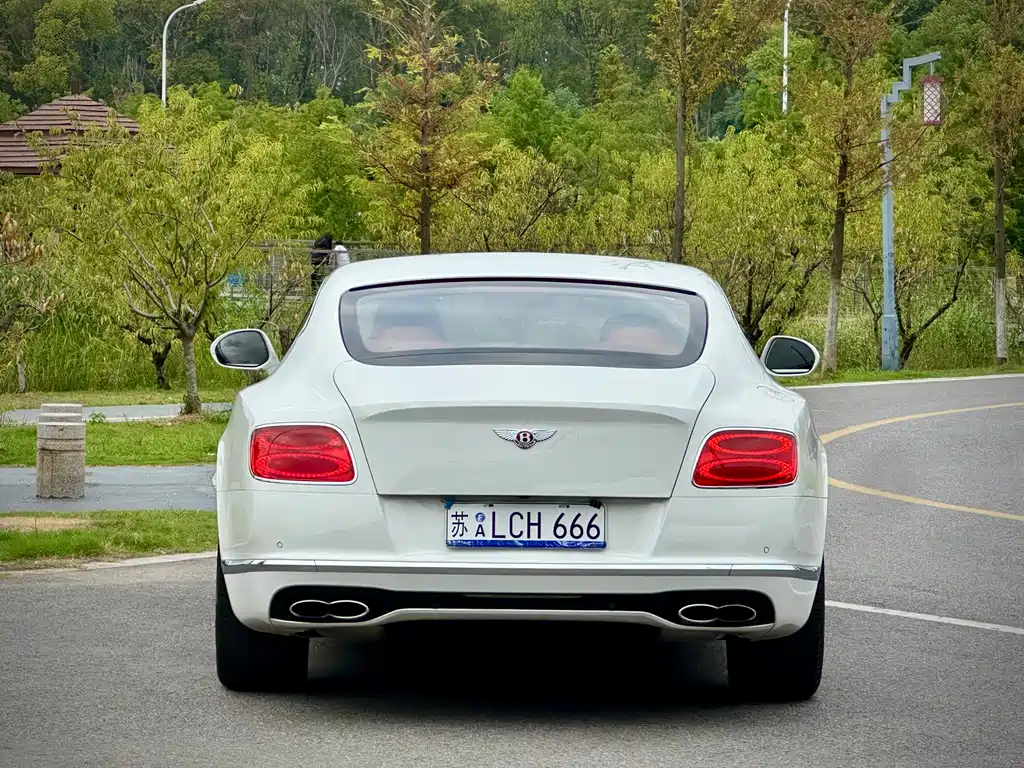 Bentley Continental 2017 — фото 18