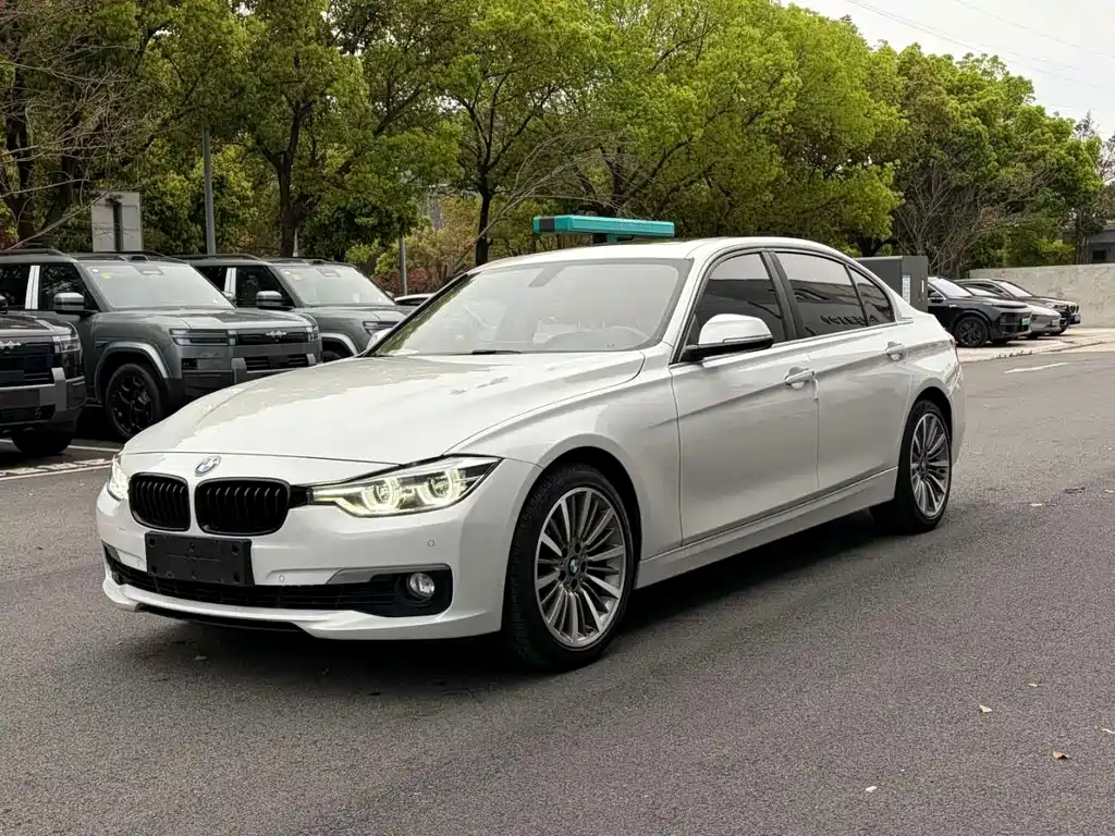 BMW 3 Series 2019 — фото 1