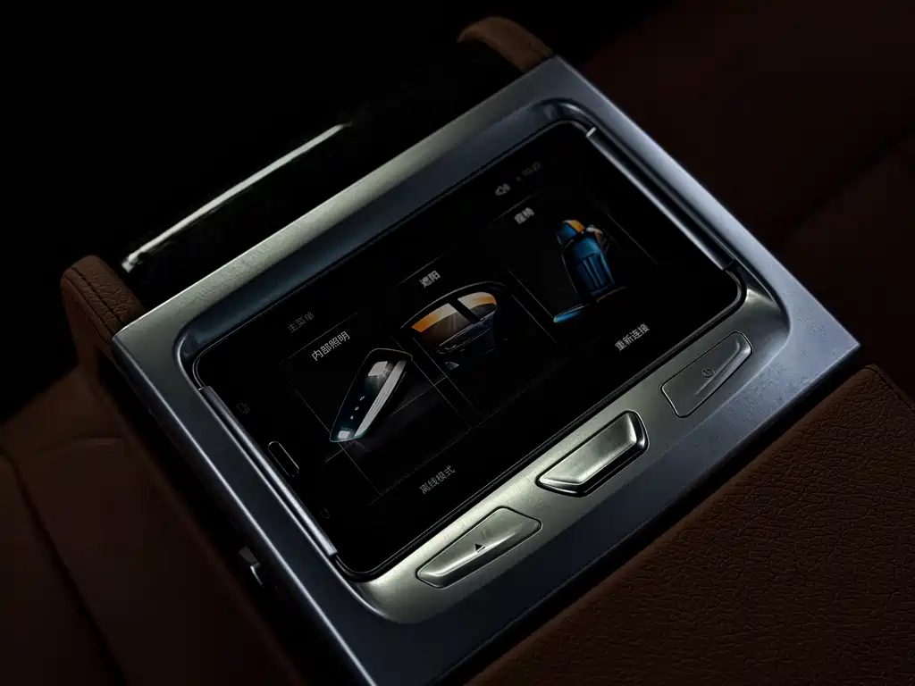 BMW 5 Series 2018 — фото 18