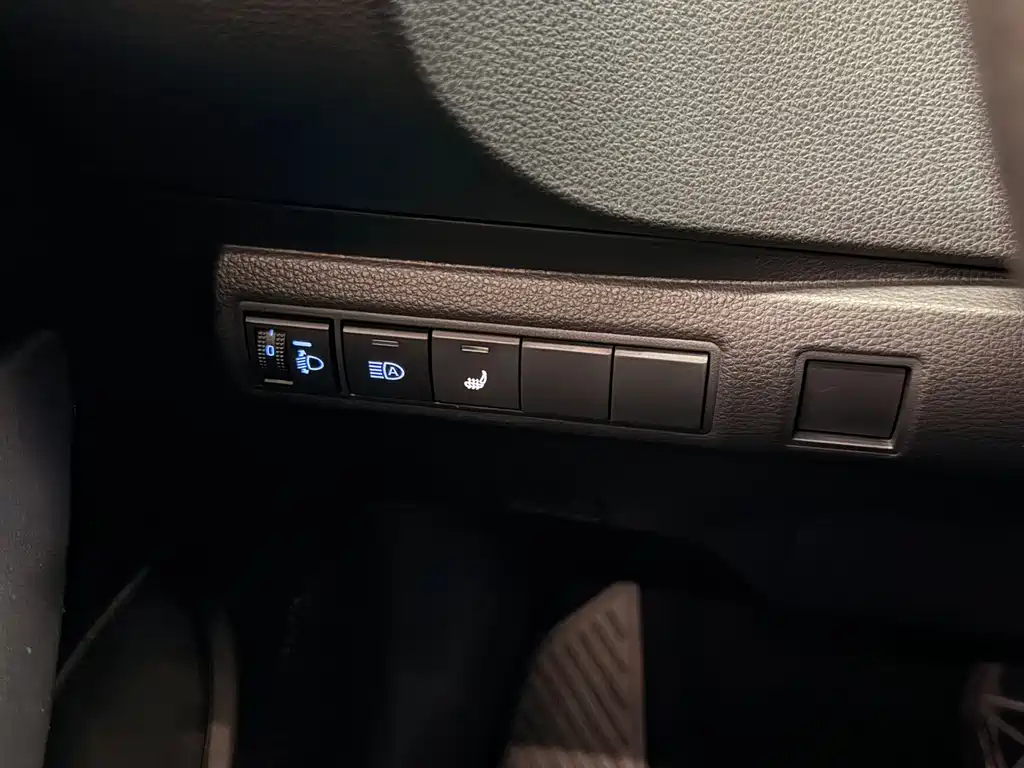 Toyota Corolla 2023 — фото 13