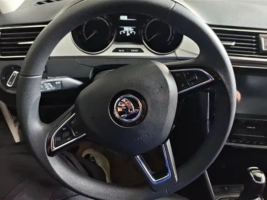 Skoda Rapid 2021 — фото 15