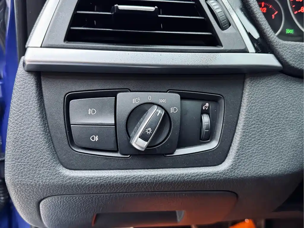 BMW 3 Series 2017 — фото 12