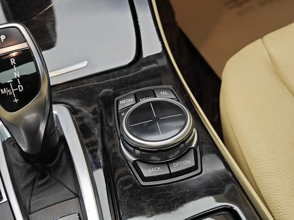 BMW 5 Series 2013 — фото 20