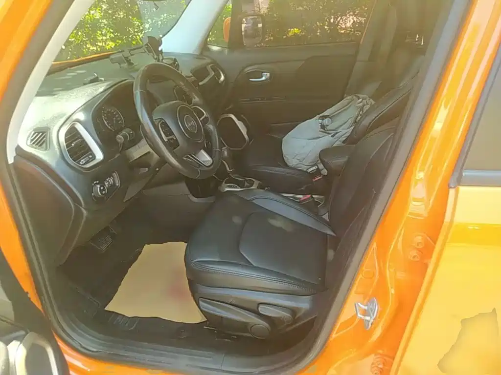 Jeep Renegade 2017 — фото 15