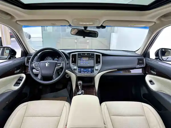Toyota Crown 2018