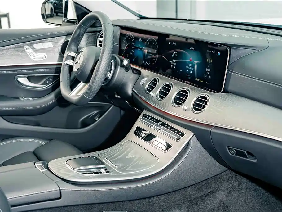Mercedes-Benz E-Class 2024 — фото 17