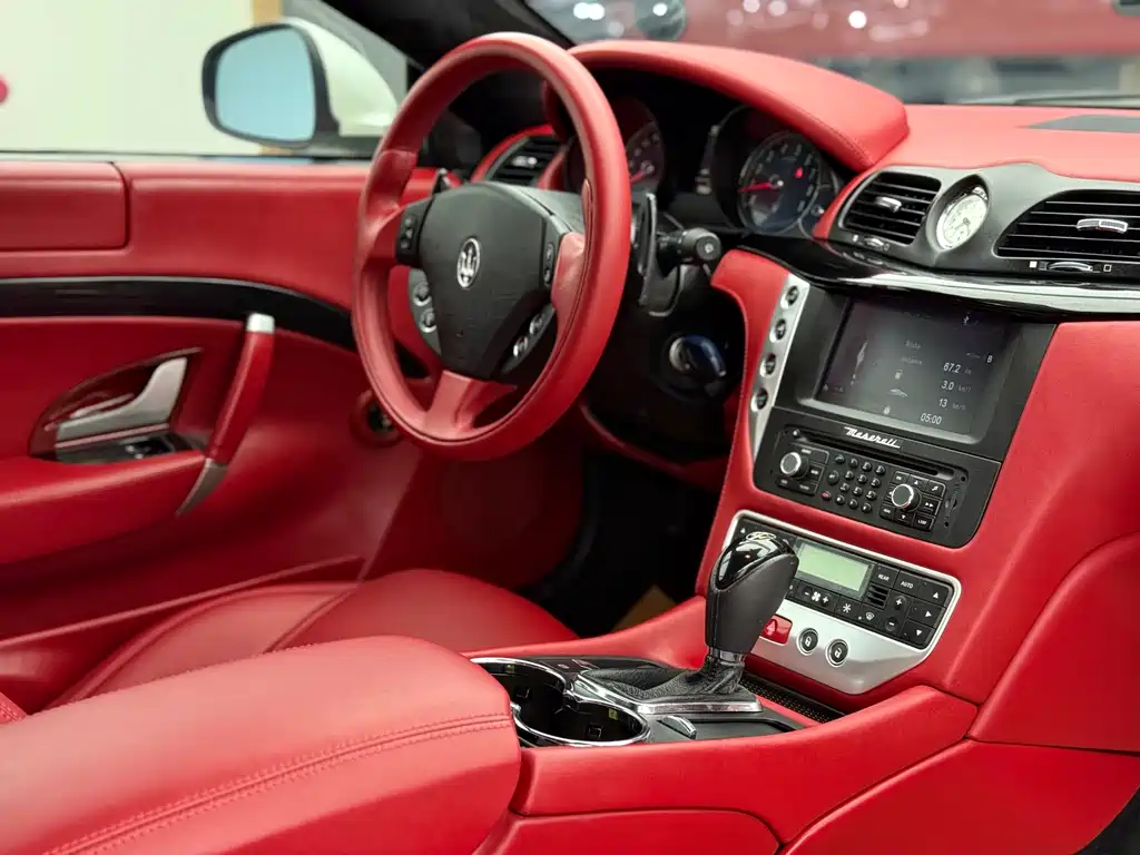 Maserati GranTurismo 2012 — фото 13