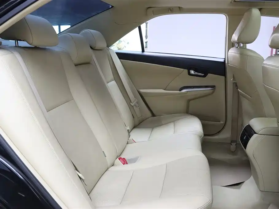 Toyota Camry 2017 — фото 18