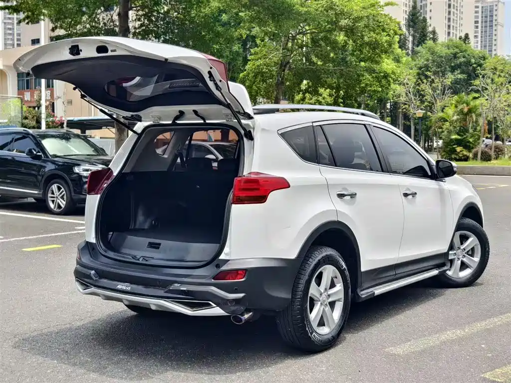Toyota RAV4 2015 — фото 10