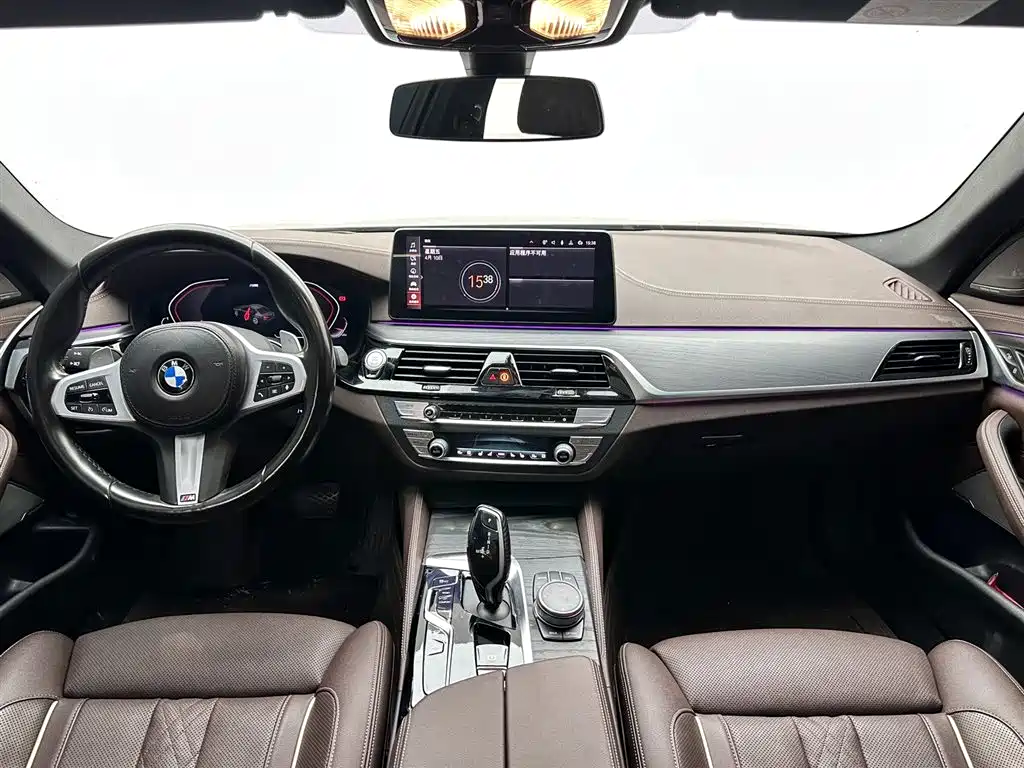 BMW 5 Series 2022 — фото 10