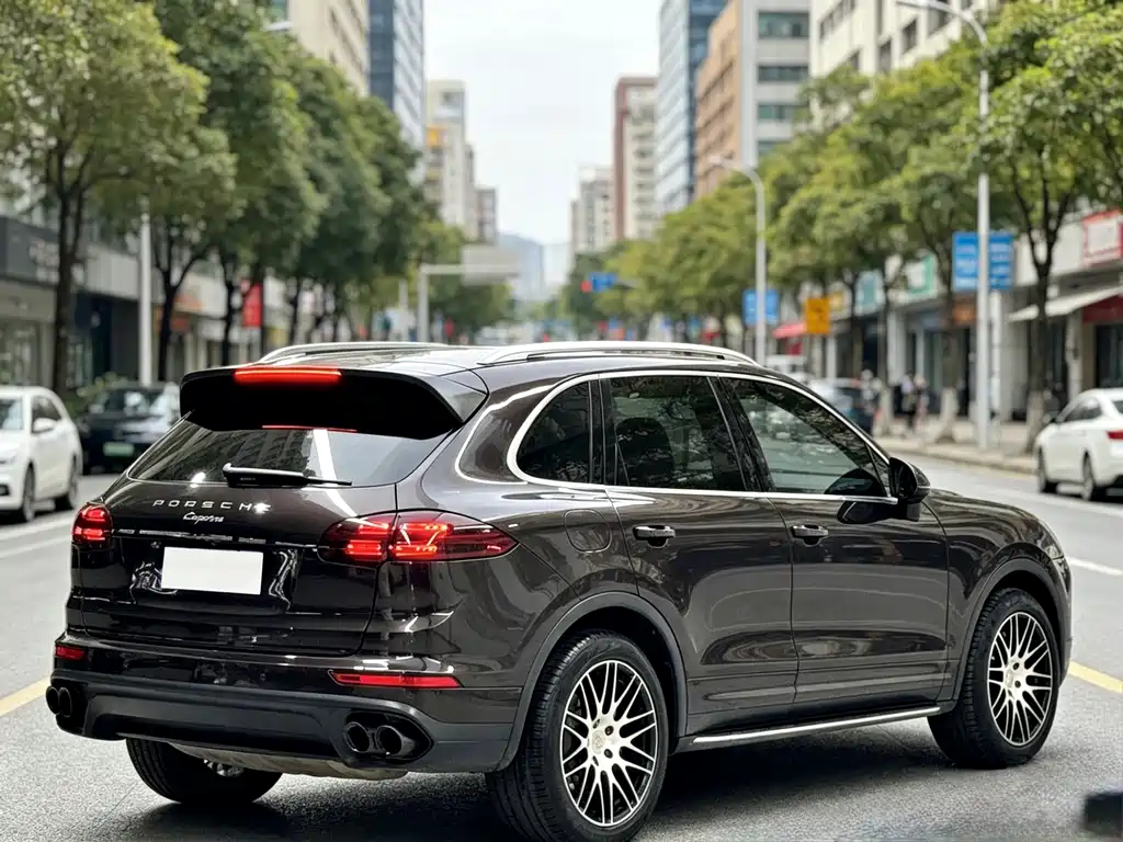 Porsche Cayenne 2017 — фото 9