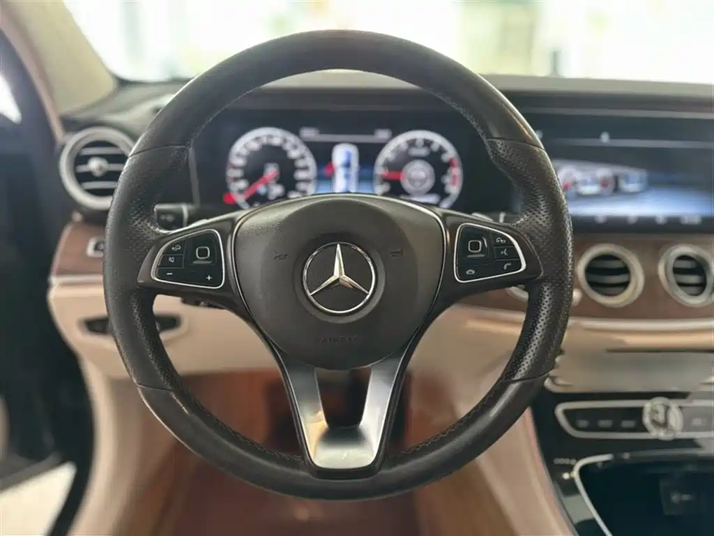 Mercedes-Benz E-Class 2016 — фото 11