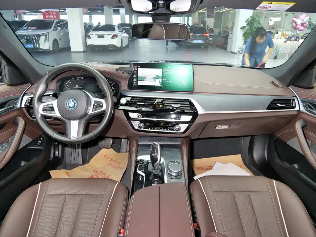 BMW 5 Series New Energy 2022 — фото 13