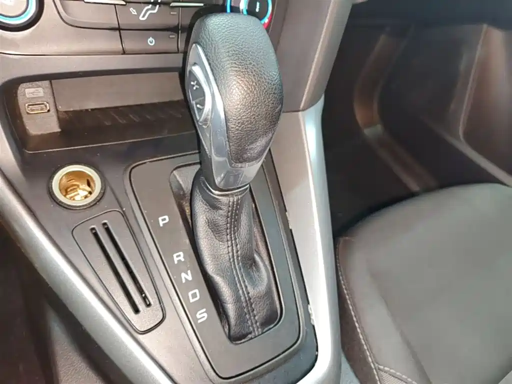 Ford Focus 2016 — фото 14