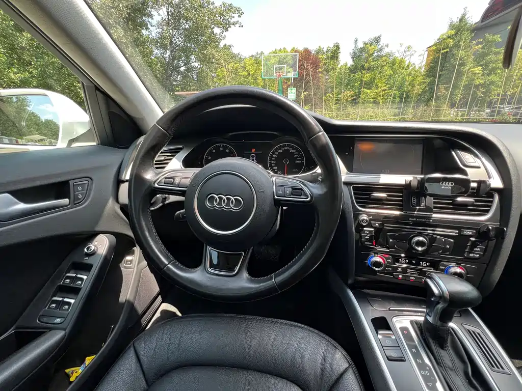 Audi A4L 2015