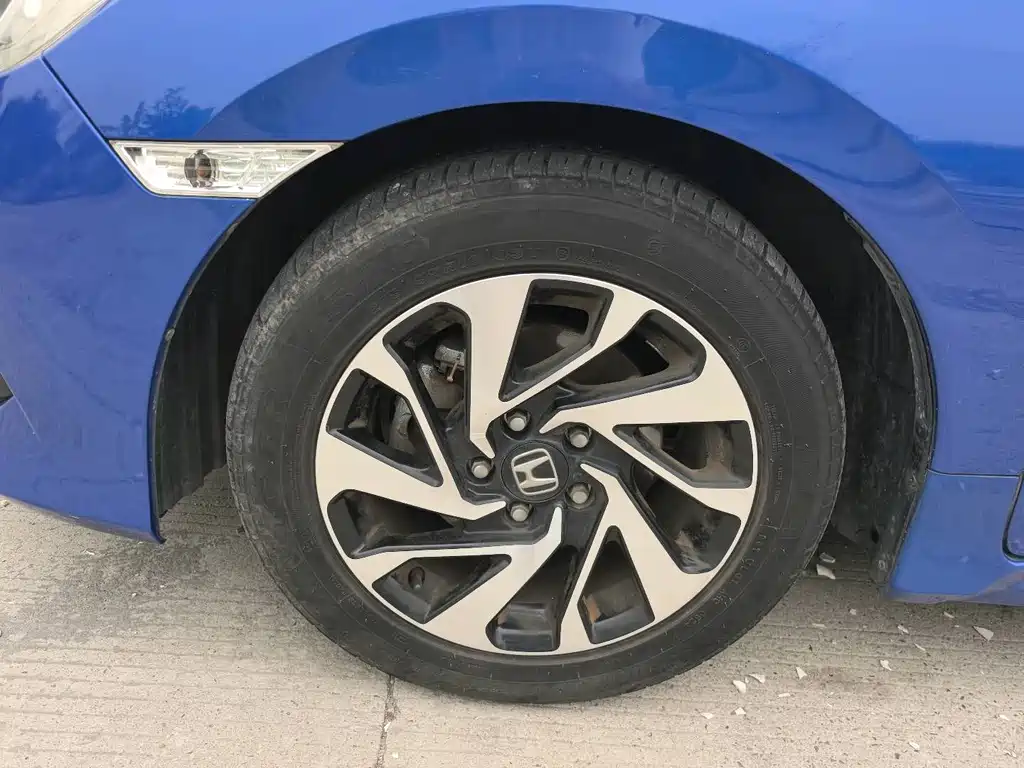 Honda Civic 2018 — фото 18