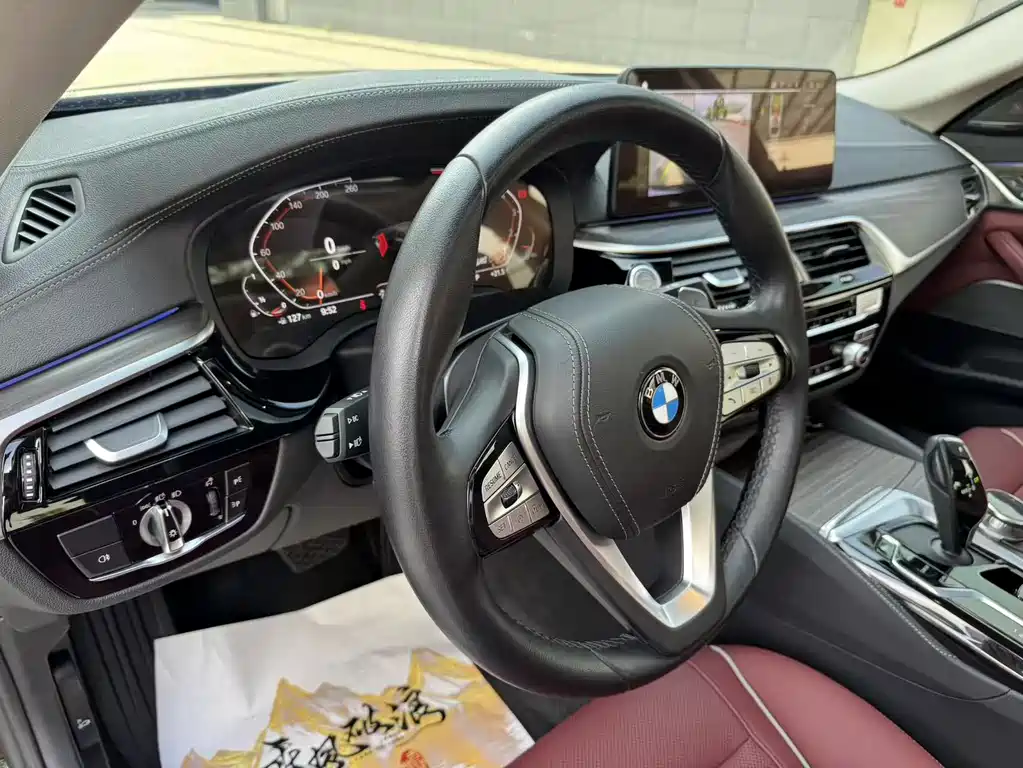 BMW 5 Series 2023 — фото 11