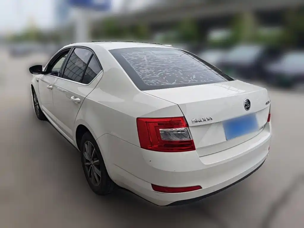 Skoda Octavia 2017 — фото 9