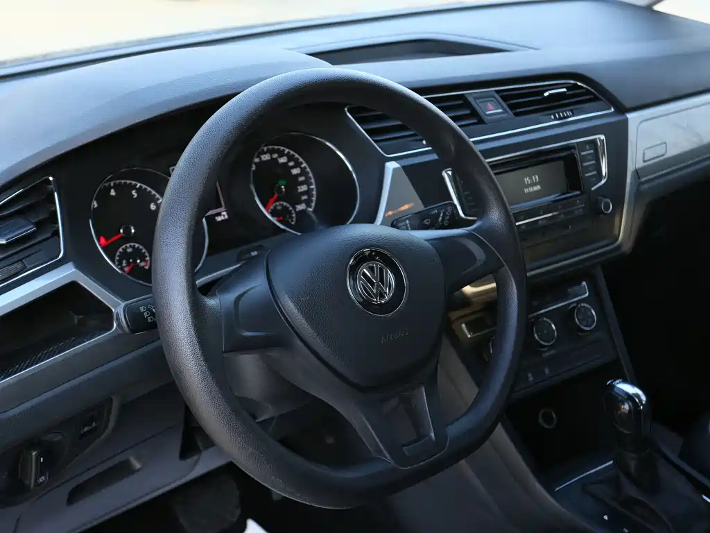 Volkswagen Touran 2018 — фото 8