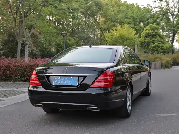 Mercedes-Benz S-Class 2012