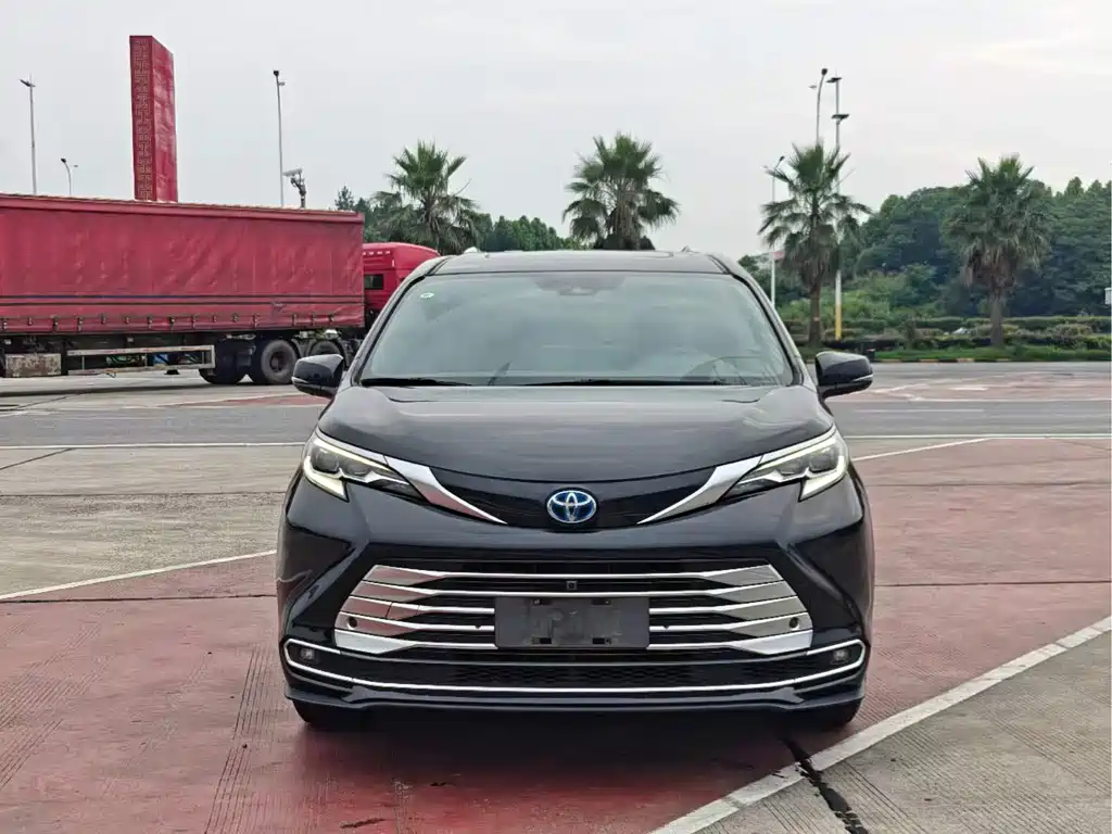 Toyota Sienna 2021 — фото 2