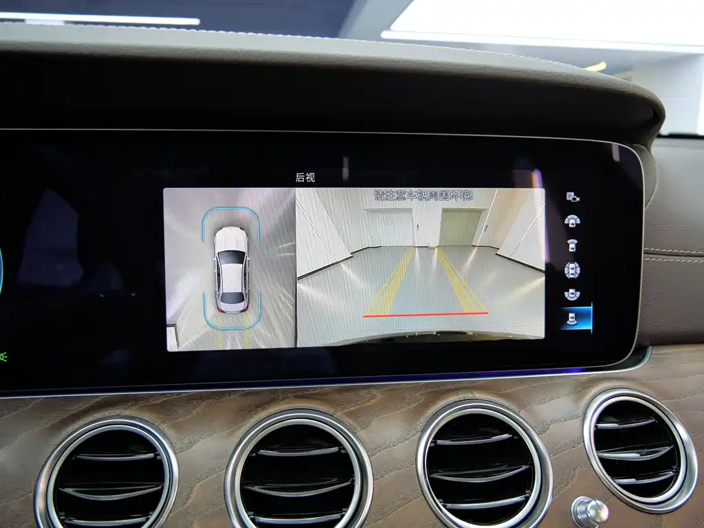 Mercedes-Benz E-Class 2023 — фото 16
