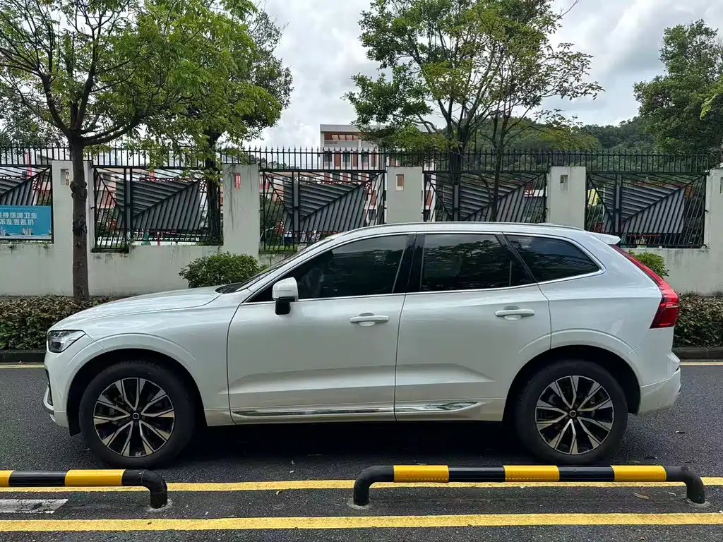 Volvo XC60 2023 — фото 10