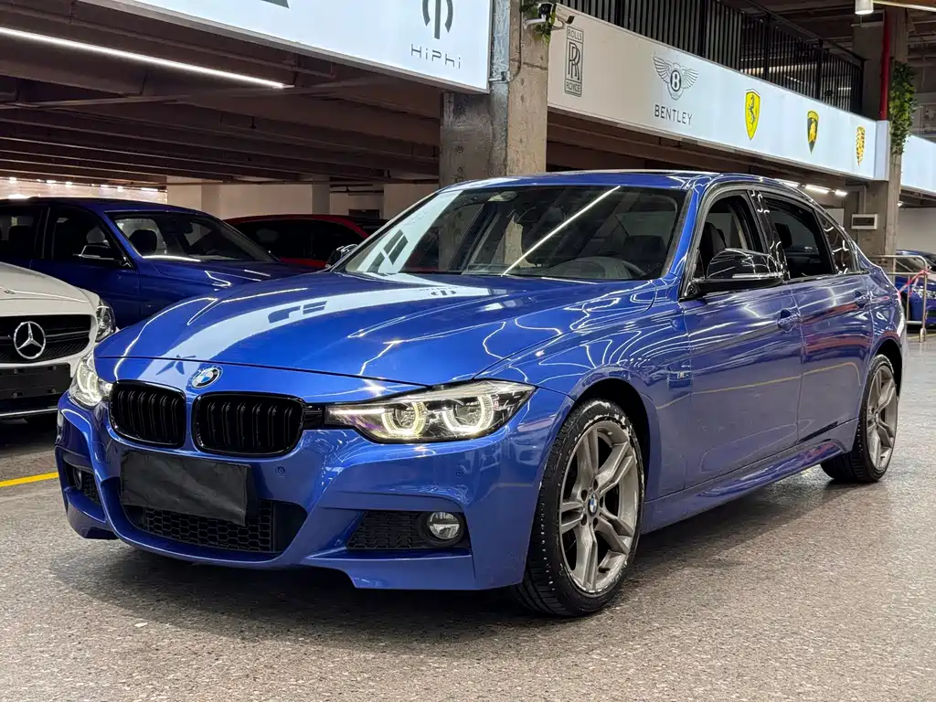 BMW 3 Series 2018 — фото 1