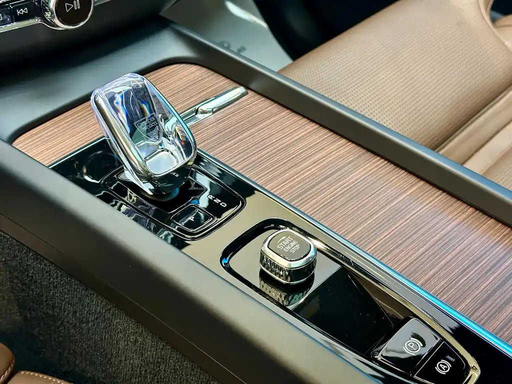 Volvo XC60 PHEV 2024 — фото 16