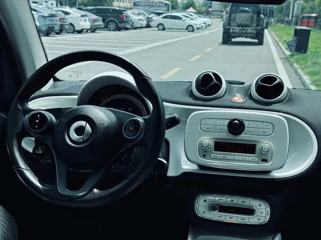 smart Fortwo 2017 — фото 14