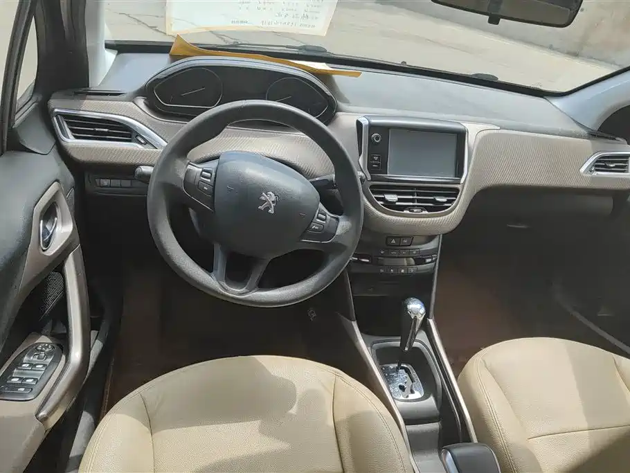 Peugeot 2008 2014 — фото 12