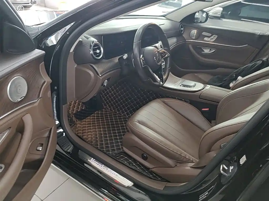 Mercedes-Benz E-Class 2023 — фото 16