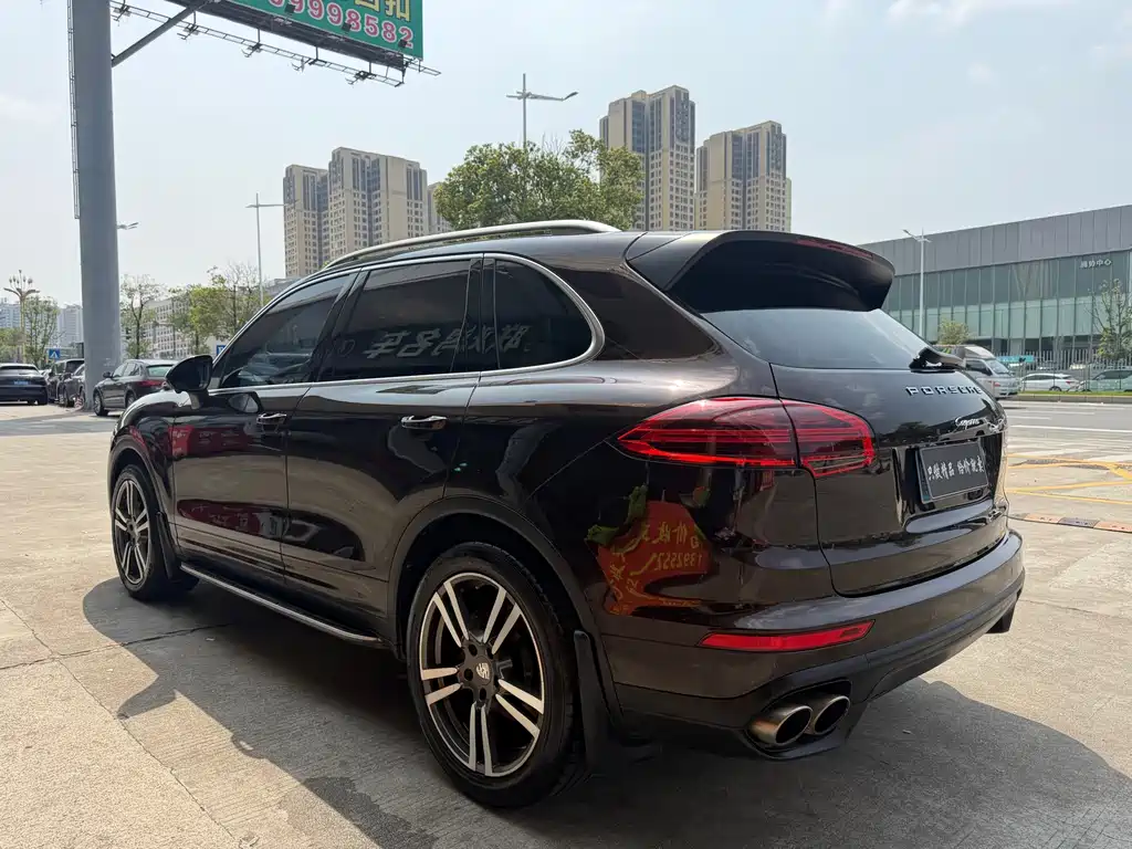 Porsche Cayenne 2017 — фото 12