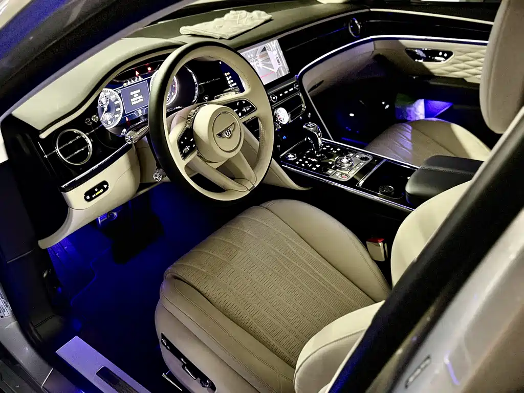 Bentley Flying Spur 2023 — фото 20