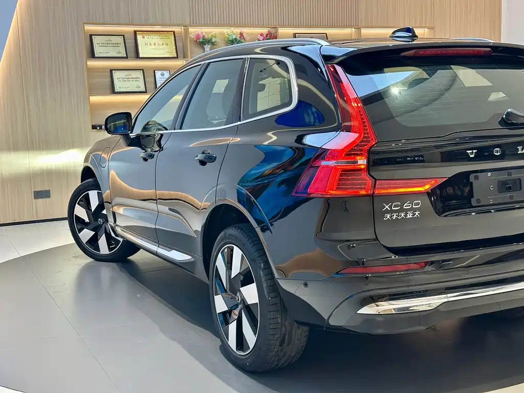 Volvo XC60 PHEV 2024 — фото 4