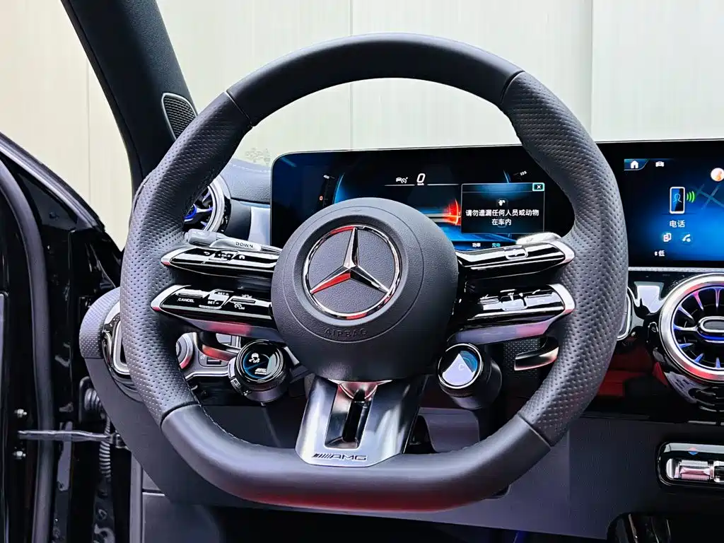 Mercedes-Benz A-Class AMG 2024 — фото 10
