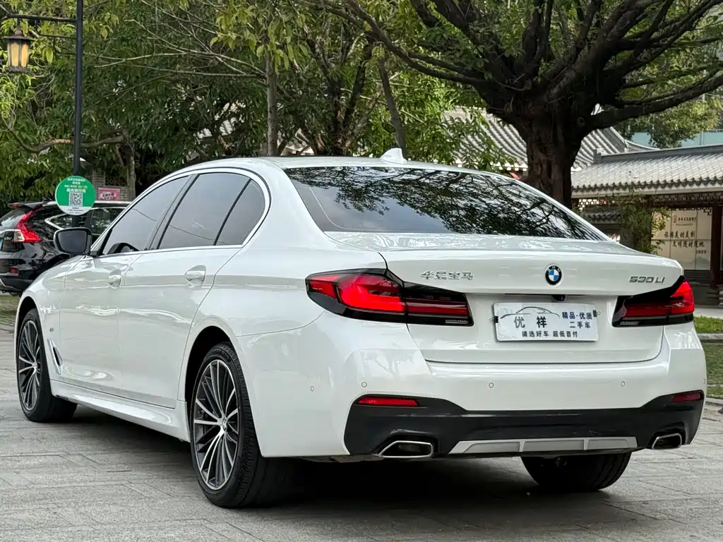 BMW 5 Series 2022 — фото 16