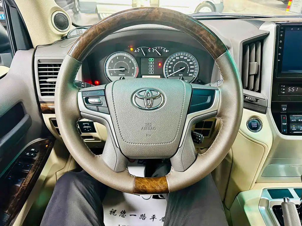 Toyota Land Cruiser 2020 — фото 9