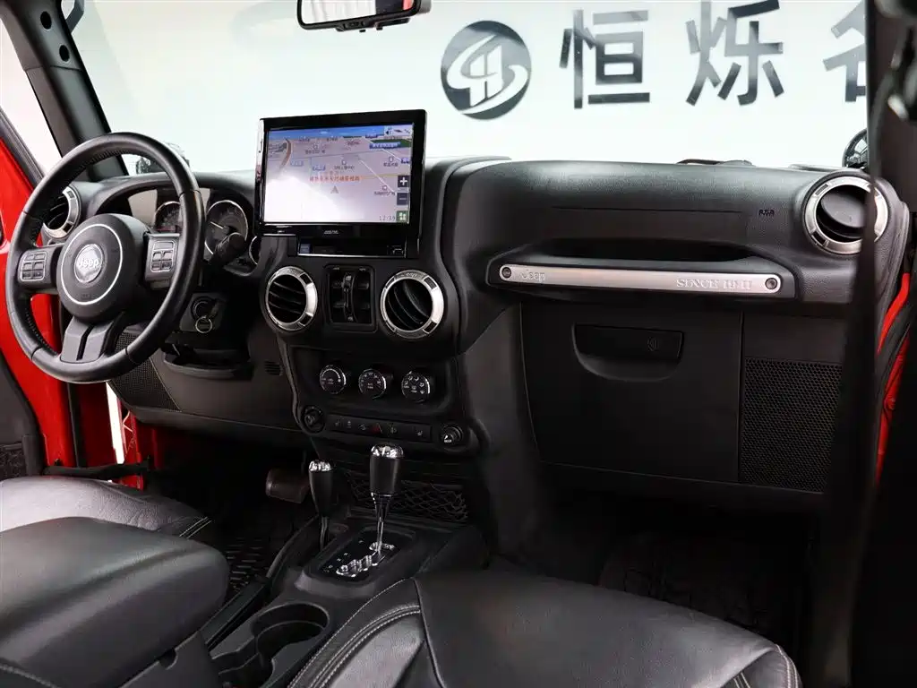 Jeep Wrangler 2017 — фото 18