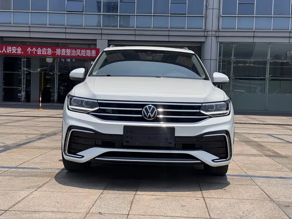 Volkswagen Tiguan L 2023 — фото 2