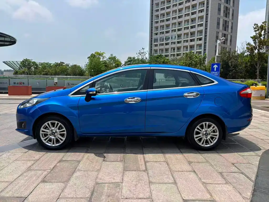 Ford Fiesta 2014 — фото 11