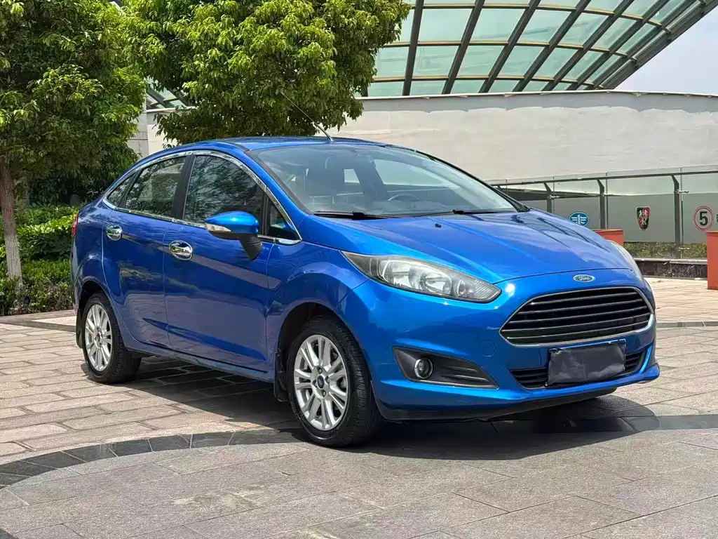 Ford Fiesta 2014 — фото 3