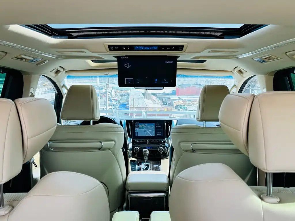 Toyota Alphard 2023 — фото 38