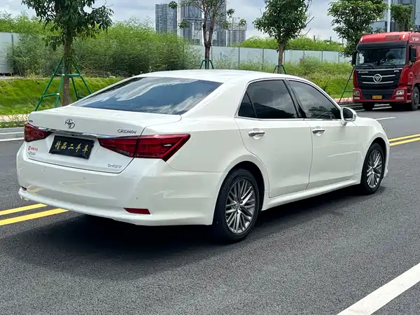 Toyota Crown 2017