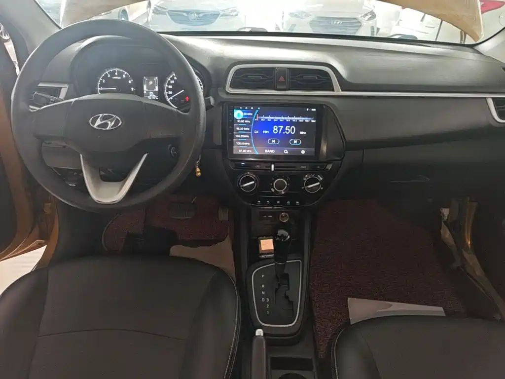 Hyundai Accent 2018 — фото 10