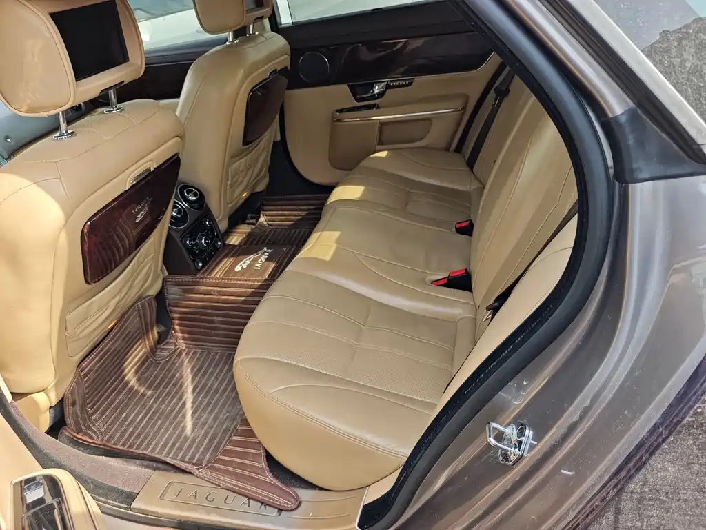 Jaguar XJ 2012 — фото 10
