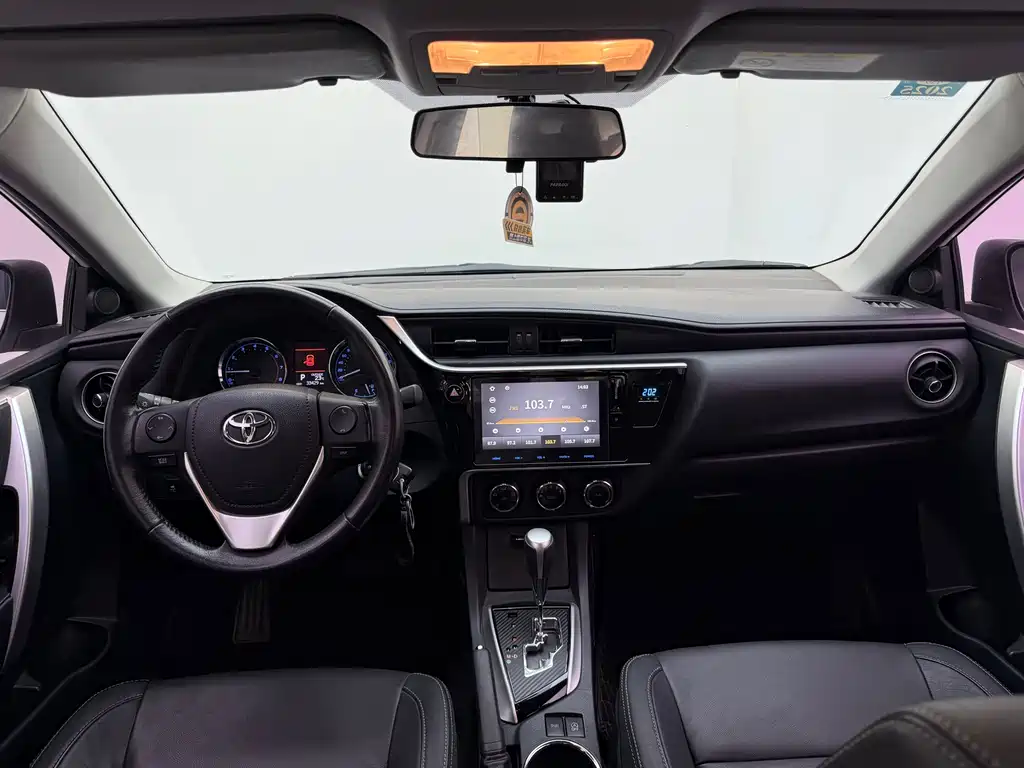 Toyota Corolla 2017 — фото 8